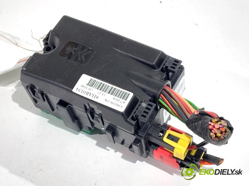 PEUGEOT 508 SW II Kombi 2019 96 kW 1.5 BlueHDi 130 1499 skříňka poistková 9806192580 (Pojistková skříňka)