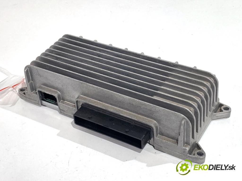 AUDI A4 B8 Kombi 2009 105 kW 2.0 TDI 1968 zesilovač 8T0035223AD (Zesilovač)