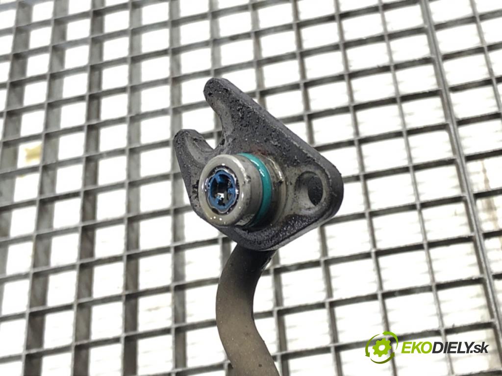 AUDI A4 B8 Kombi 2009 105 kW 2.0 TDI 1968 hadice servočerpadlo 8R1422893R (Trubka servo čerpadla)