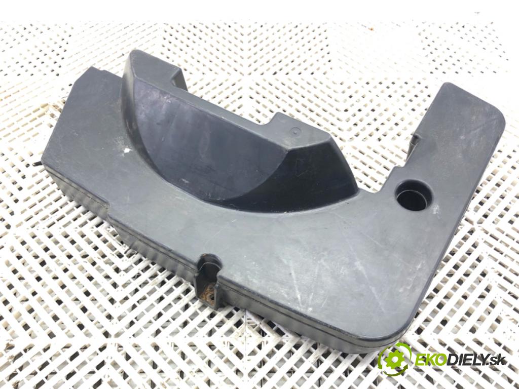 AUDI A4 B8 Kombi 2009 105 kW 2.0 TDI 1968 subwoofer 8T8035382 (Audio zariadenie)