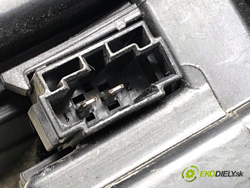 AUDI A4 B8 Kombi 2009 105 kW 2.0 TDI 1968 subwoofer 8T8035382 (Audio zariadenie)