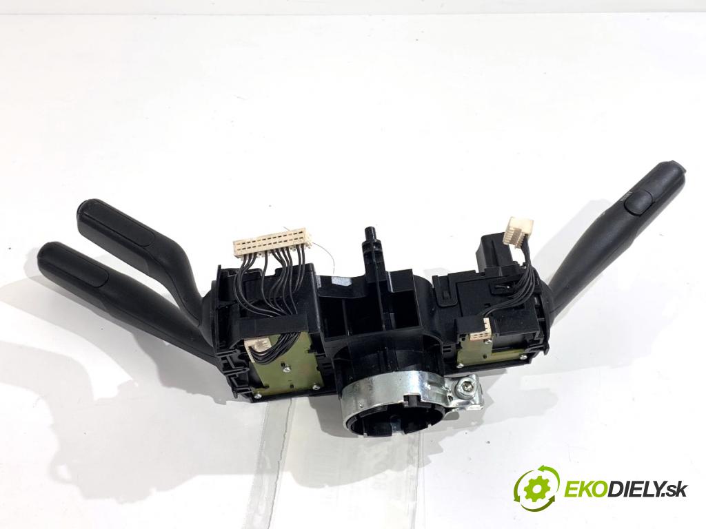 AUDI A4 B8 Kombi 2009 105 kW 2.0 TDI 1968 Prepínač kombinovaný 8K0953502BK (Prepínacie páčky pod volantom)