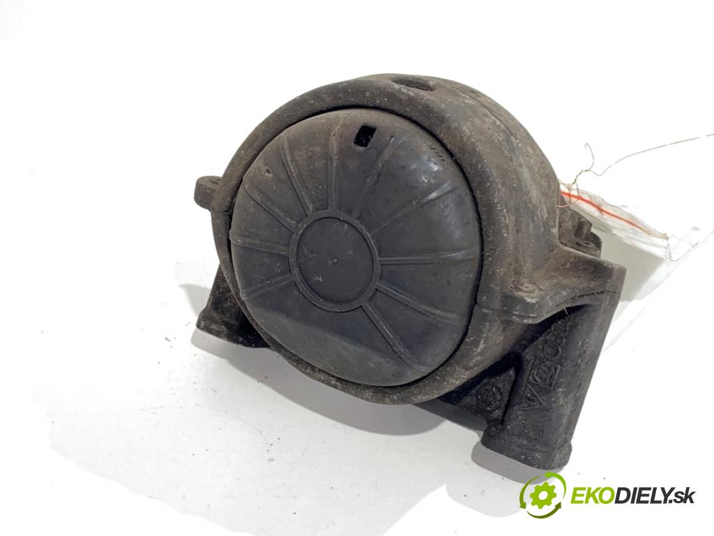 AUDI A4 B8 Kombi 2009 105 kW 2.0 TDI 1968 AirBag motora pravý 8R0199381