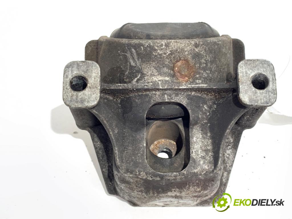 AUDI A4 B8 Kombi 2009 105 kW 2.0 TDI 1968 AirBag motora pravý 8R0199381