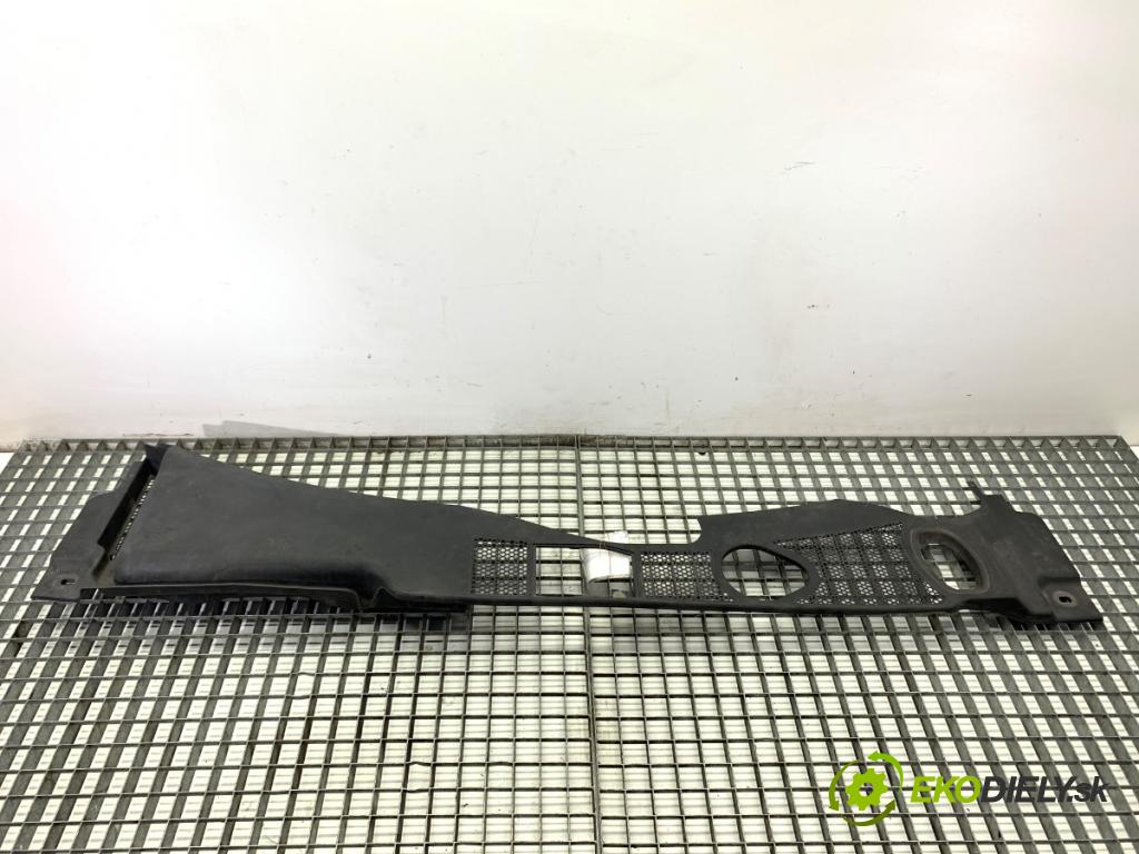 AUDI A4 B8 Kombi 2009 105 kW 2.0 TDI 1968 Torpédo, plast pod čelné okno 8K1819447 (Torpédo (plast pod čelným sklom))