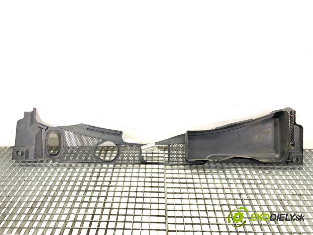 AUDI A4 B8 Kombi 2009 105 kW 2.0 TDI 1968 Torpédo, plast pod čelné okno 8K1819447 (Torpédo (plast pod čelným sklom))