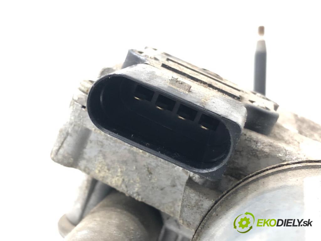 AUDI A4 B8 Kombi 2009 105 kW 2.0 TDI 1968 Mechanizmus stieračov predný 8K1955023B (Motorček stieračov predný)