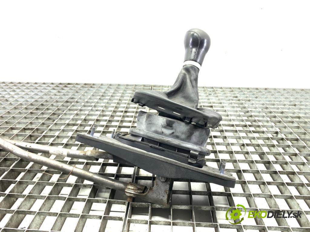 AUDI A4 B8 Kombi 2009 105 kW 2.0 TDI 1968 Kulisa 8K0711025K (Rýchlostná páka (kulisa))