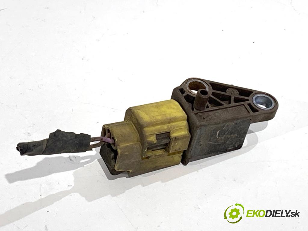 AUDI A4 B8 Kombi 2009 105 kW 2.0 TDI 1968 Snímač nárazu 8K0959651 (Snímač nárazu)