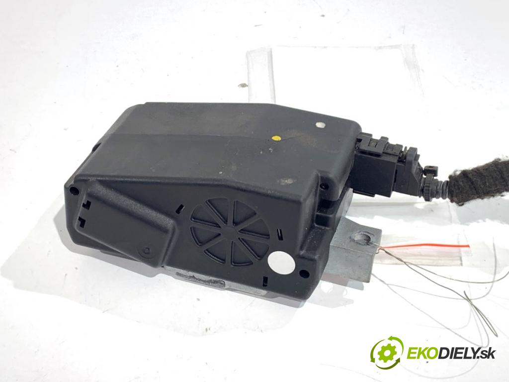 AUDI A4 B8 Kombi 2009 105 kW 2.0 TDI 1968 blokáda volantu 8K0905852D (Řízení ostatní)