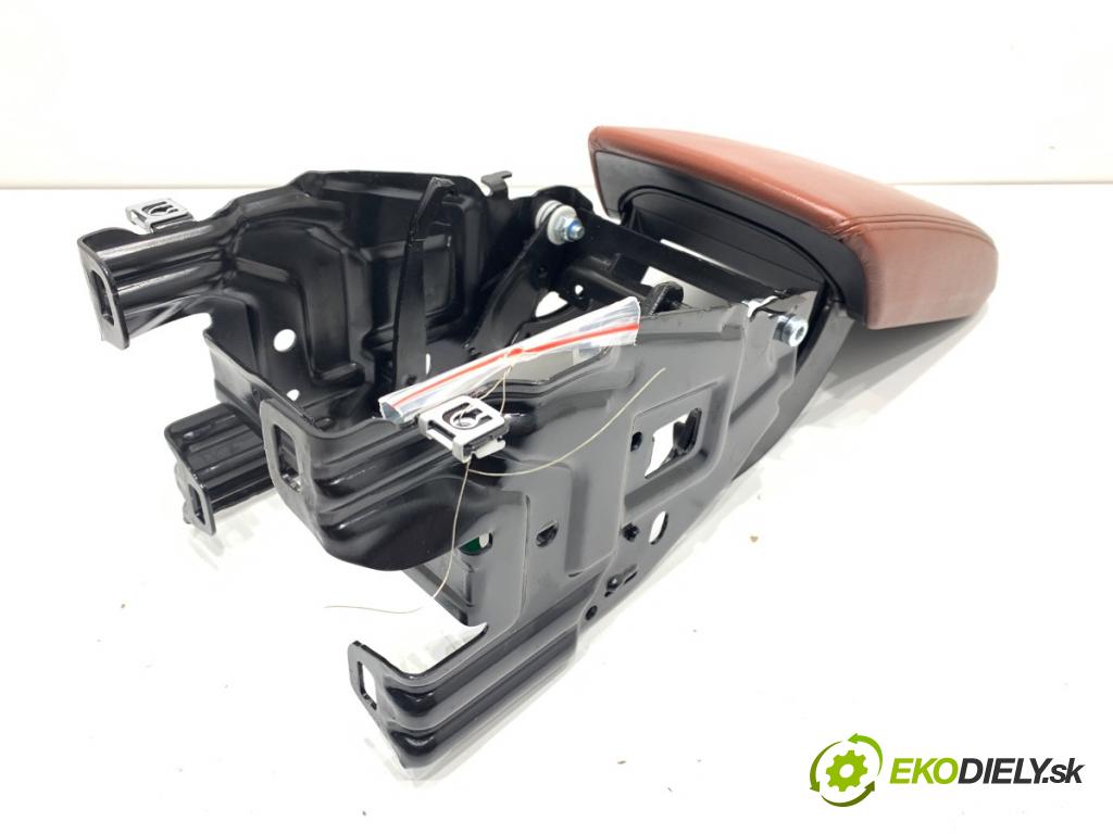 AUDI A4 B8 Kombi 2009 105 kW 2.0 TDI 1968 loketní opěrka 8K0864283 (Loketní opěrka)