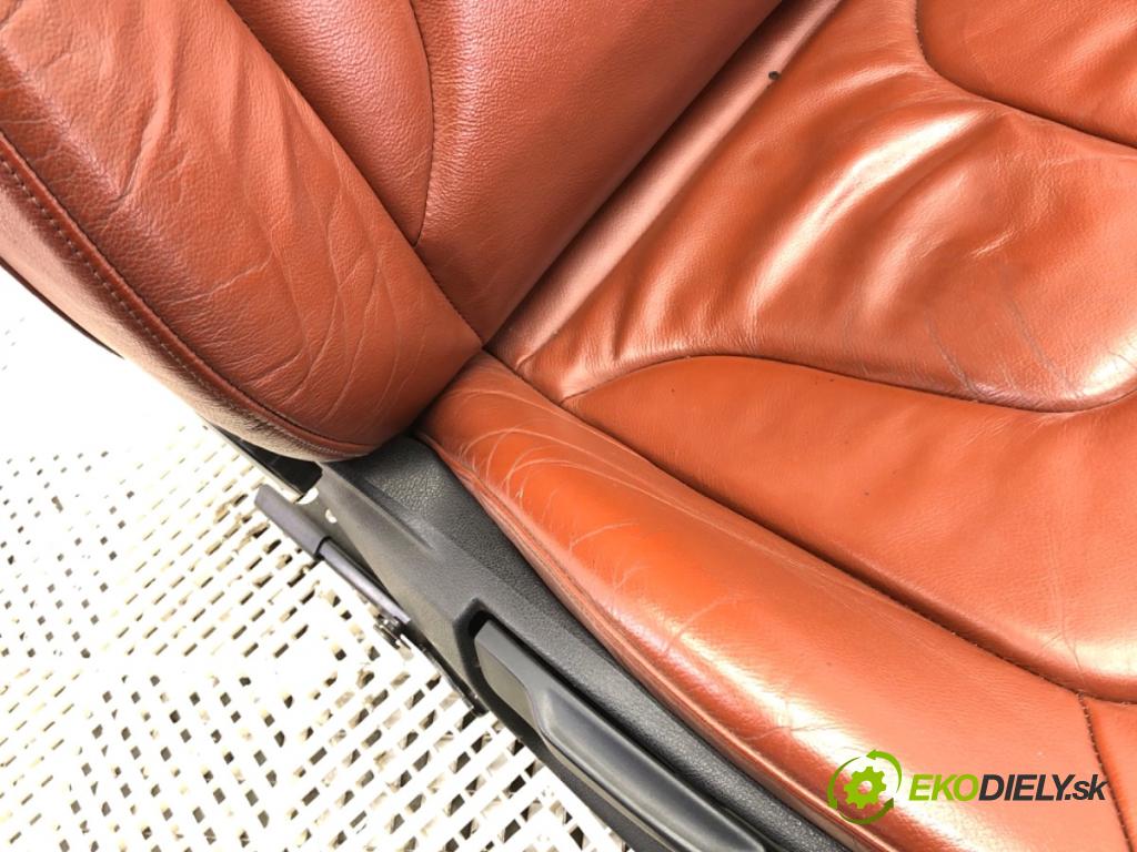 AUDI A4 B8 Kombi 2009 105 kW 2.0 TDI 1968 Sedadlo pravy predný