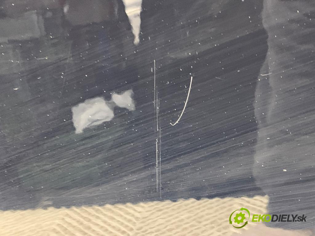 AUDI A4 B8 Kombi 2009 105 kW 2.0 TDI 1968 dveře pravý zadní část