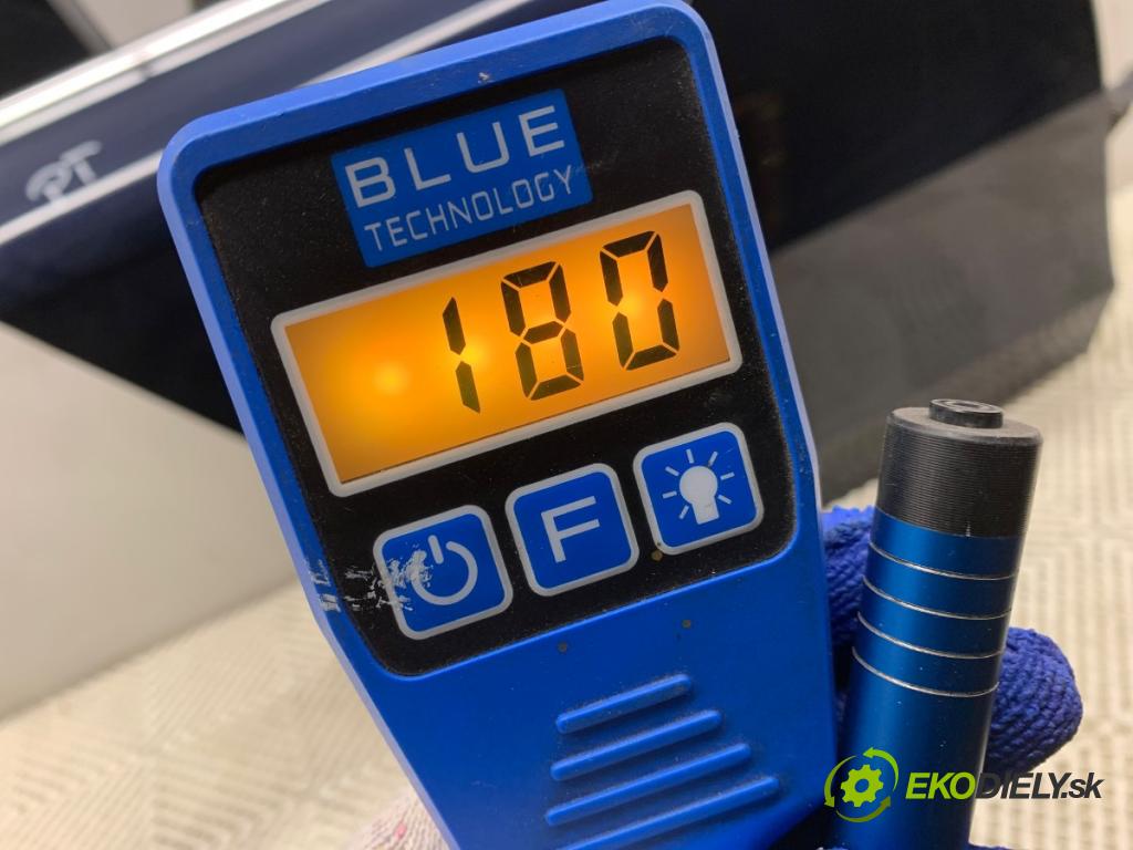 AUDI A4 B8 Kombi 2009 105 kW 2.0 TDI 1968 dveře pravý zadní část