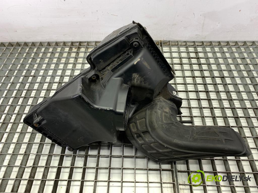 AUDI A4 B8 Kombi 2009 105 kW 2.0 TDI 1968 Obal filtra vzduchu 8R0133843B (Obal vzduchového filtra)