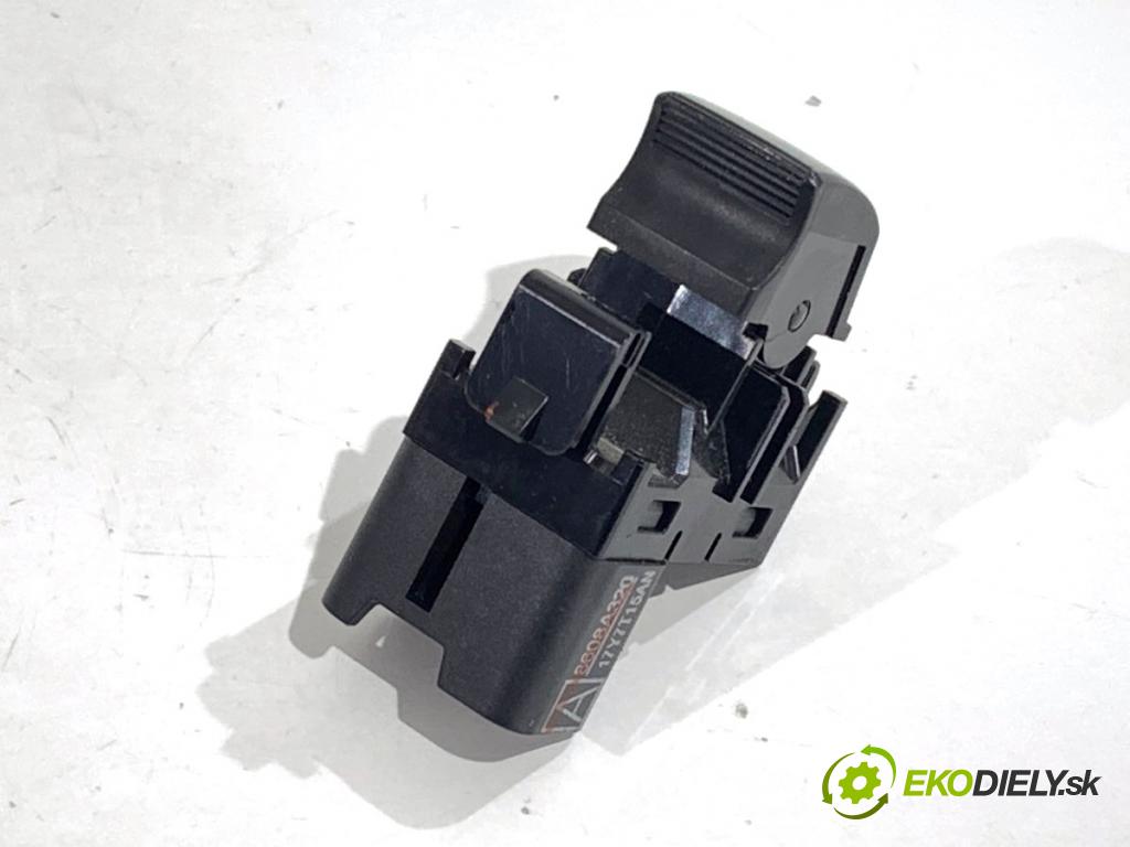 MITSUBISHI MIRAGE / SPACE STAR liftback 2018 52 kW 1.0 (A05A) 999 Prepínač okien 8608A320 (Prepínacie páčky pod volantom)