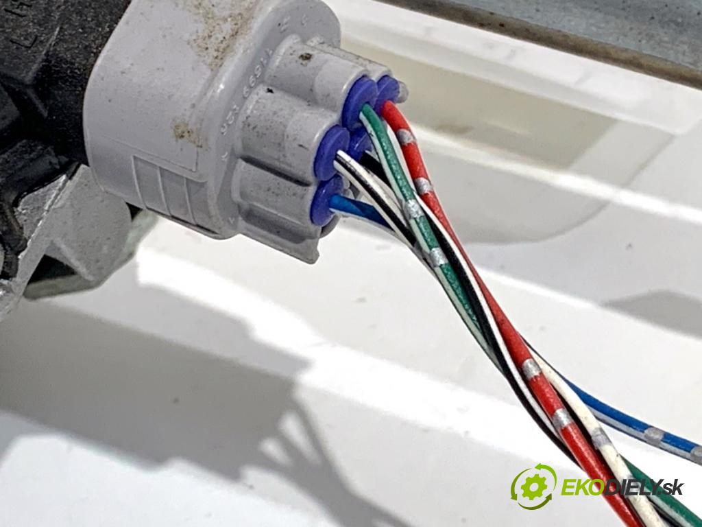 MITSUBISHI MIRAGE / SPACE STAR liftback 2018 52 kW 1.0 (A05A) 999 Mechanizmus stieračov predný  (Motorček stieračov predný)