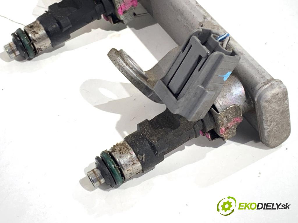 MITSUBISHI MIRAGE / SPACE STAR liftback 2018 52 kW 1.0 (A05A) 999 Lišta vstrekovacia  (Vstrekovacia lišta)