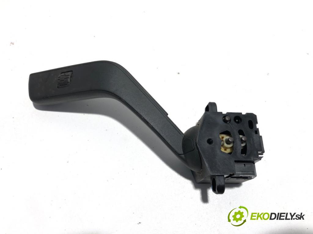 VOLVO FH II Platforma / podwozie 2015 368 kW 500 368 kW [500 KM] olej napędowy 2017 - 2022 12777 Prepínač stieračov 21964930 (Prepínacie páčky pod volantom)