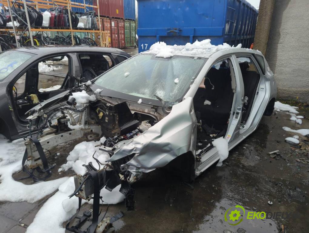 TOYOTA AURIS II liftback 2013 97 kW 1.6 (ZRE181_, ZRE185_) 1598 KAROSERIA ČTVRŤÁK blatník zadní část levý pravý práh střecha PODŁUŻNICA levý pravý 