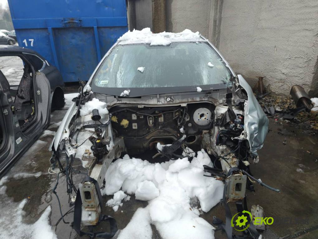 TOYOTA AURIS II liftback 2013 97 kW 1.6 (ZRE181_, ZRE185_) 1598 KAROSERIA ČTVRŤÁK blatník zadní část levý pravý práh střecha PODŁUŻNICA levý pravý