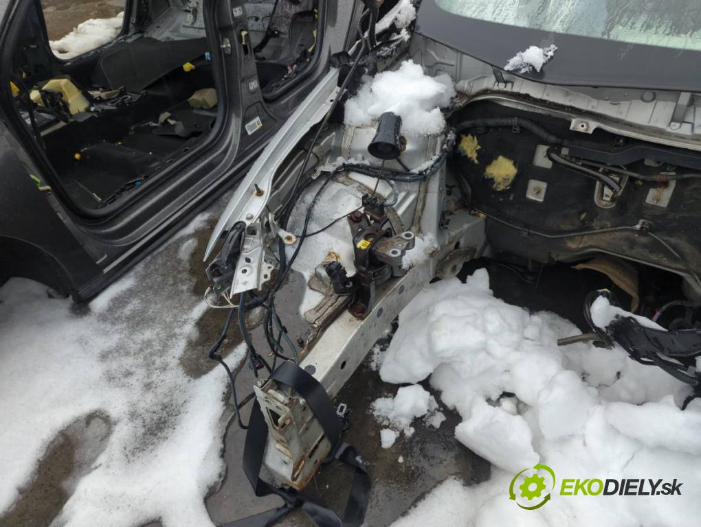 TOYOTA AURIS II liftback 2013 97 kW 1.6 (ZRE181_, ZRE185_) 1598 KAROSERIA ČTVRŤÁK blatník zadní část levý pravý práh střecha PODŁUŻNICA levý pravý