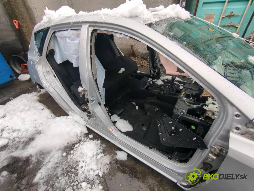 TOYOTA AURIS II liftback 2013 97 kW 1.6 (ZRE181_, ZRE185_) 1598 KAROSERIA ČTVRŤÁK blatník zadní část levý pravý práh střecha PODŁUŻNICA levý pravý