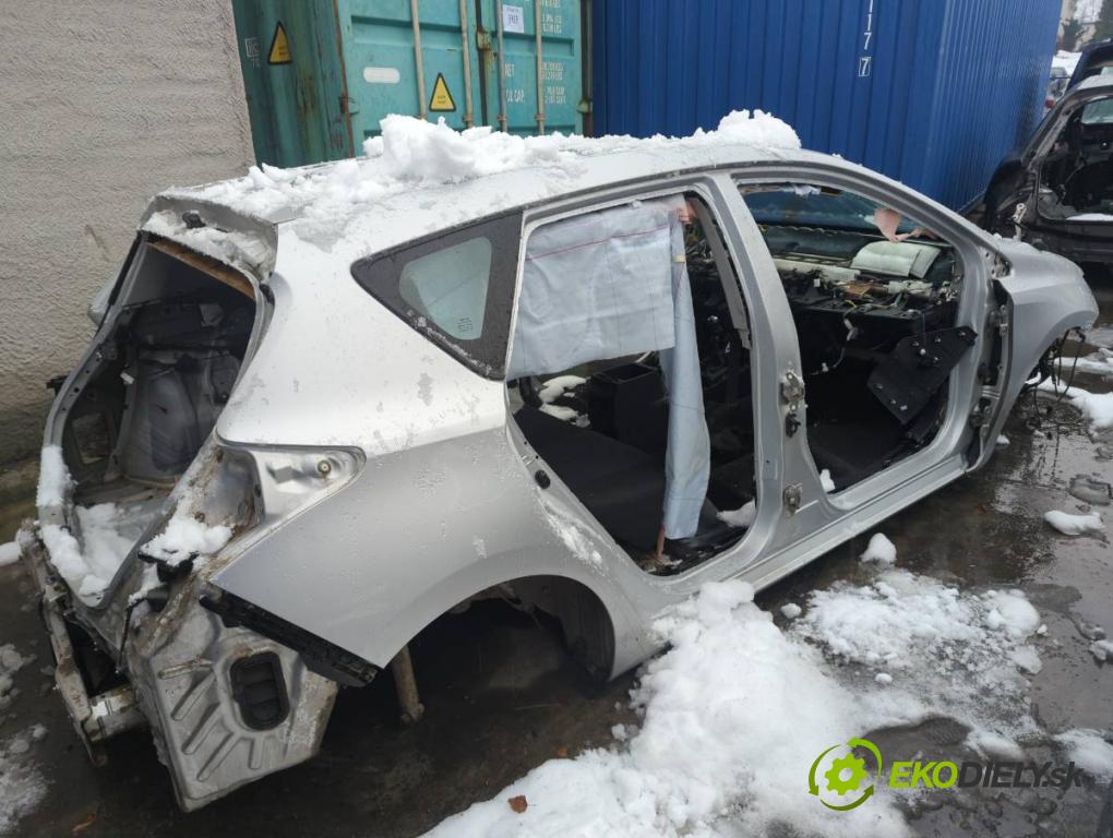 TOYOTA AURIS II liftback 2013 97 kW 1.6 (ZRE181_, ZRE185_) 1598 KAROSERIA ČTVRŤÁK blatník zadní část levý pravý práh střecha PODŁUŻNICA levý pravý