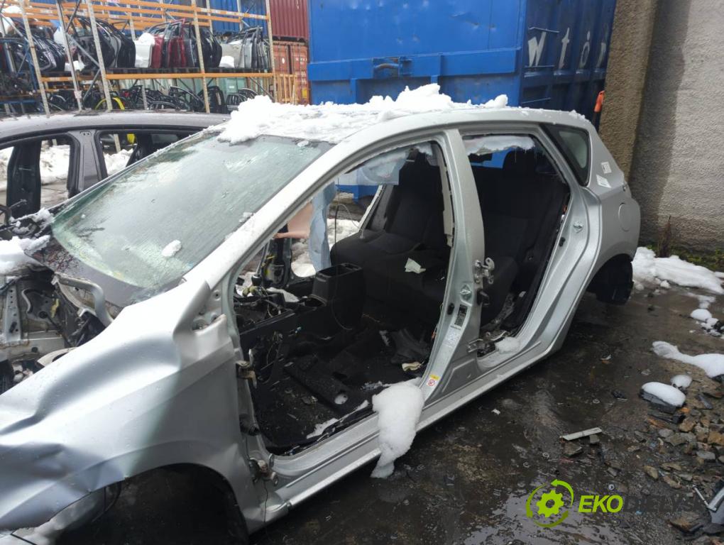 TOYOTA AURIS II liftback 2013 97 kW 1.6 (ZRE181_, ZRE185_) 1598 KAROSERIA ČTVRŤÁK blatník zadní část levý pravý práh střecha PODŁUŻNICA levý pravý