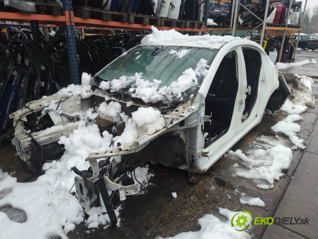 MAZDA 3 BM liftback 2014 88 kW 2.0 1998 KAROSERIA ČTVRŤÁK blatník zadní část levý pravý práh střecha PODŁUŻNICA levý pravý 