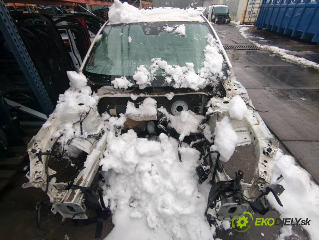 MAZDA 3 BM liftback 2014 88 kW 2.0 1998 KAROSERIA ČTVRŤÁK blatník zadní část levý pravý práh střecha PODŁUŻNICA levý pravý