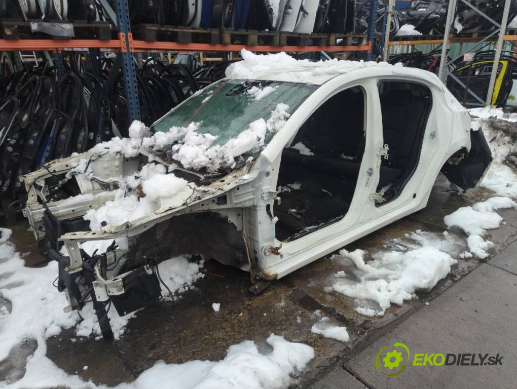 MAZDA 3 BM liftback 2014 88 kW 2.0 1998 KAROSERIA ČTVRŤÁK blatník zadní část levý pravý práh střecha PODŁUŻNICA levý pravý