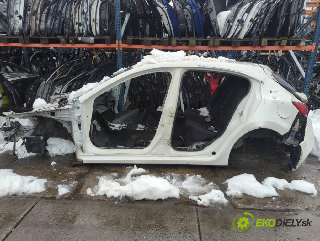 MAZDA 3 BM liftback 2014 88 kW 2.0 1998 KAROSERIA ČTVRŤÁK blatník zadní část levý pravý práh střecha PODŁUŻNICA levý pravý