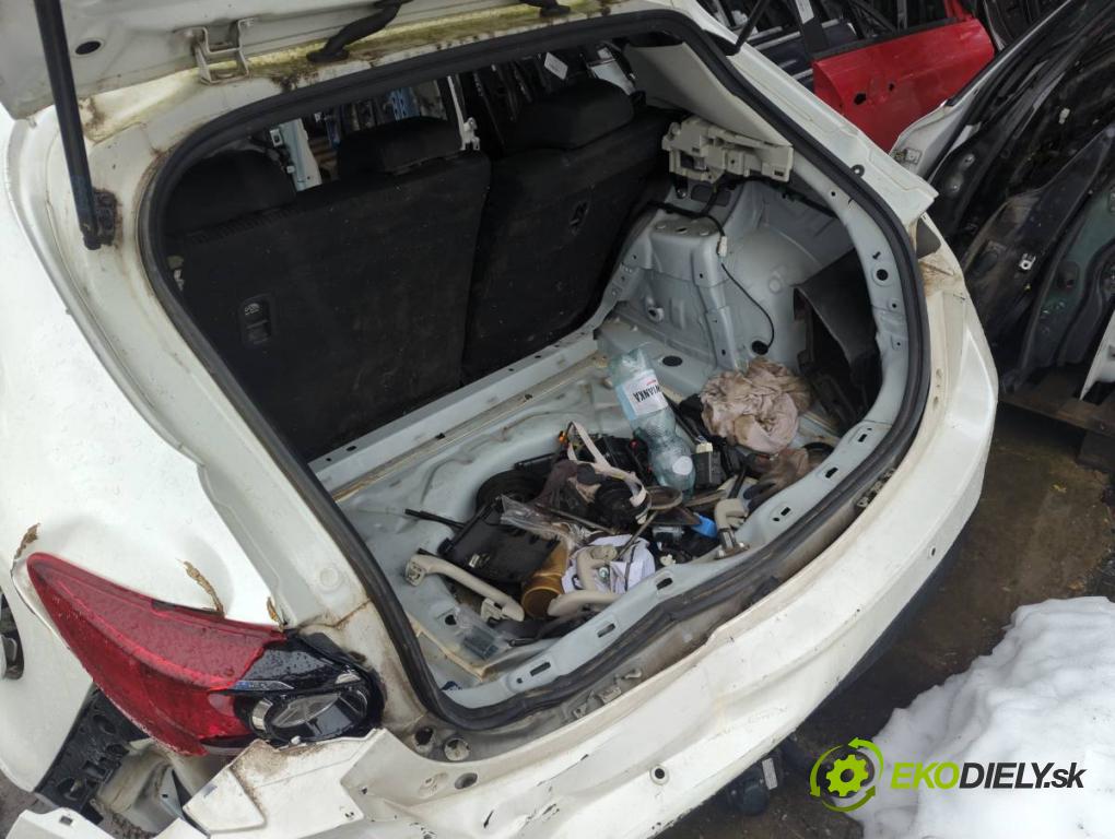 MAZDA 3 BM liftback 2014 88 kW 2.0 1998 KAROSERIA ČTVRŤÁK blatník zadní část levý pravý práh střecha PODŁUŻNICA levý pravý