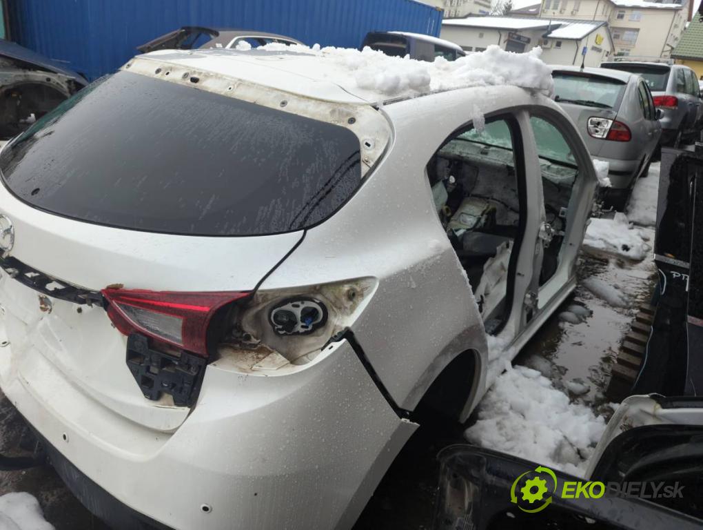 MAZDA 3 BM liftback 2014 88 kW 2.0 1998 KAROSERIA ČTVRŤÁK blatník zadní část levý pravý práh střecha PODŁUŻNICA levý pravý