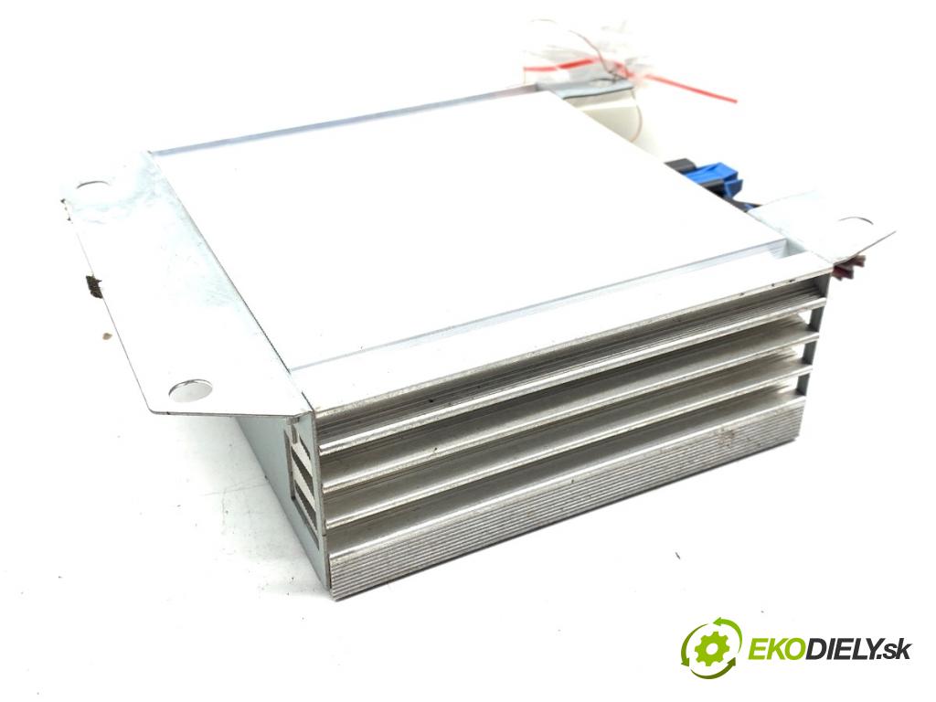 AUDI A4 B6 sedan 2003 125 kW 2.4 2393 Zosilňovač 8E5035223 (Zosilňovač)