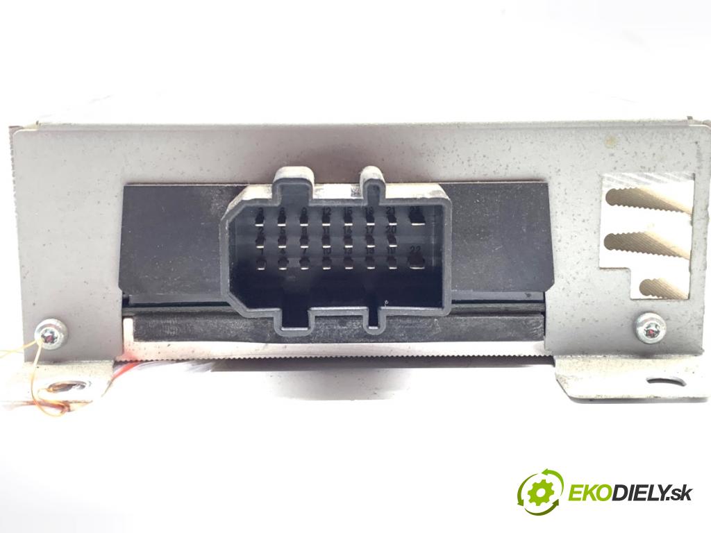 AUDI A4 B6 sedan 2003 125 kW 2.4 2393 Zosilňovač 8E5035223 (Zosilňovač)