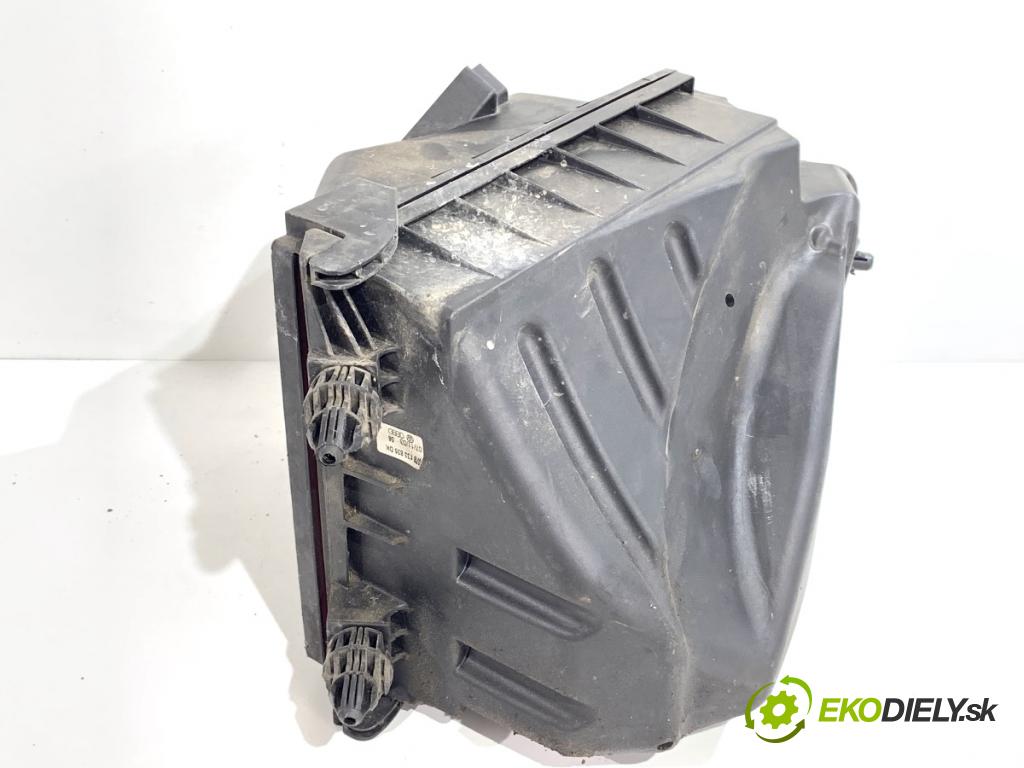 AUDI A4 B6 sedan 2003 125 kW 2.4 2393 Obal filtra vzduchu 06C133843 (Obal vzduchového filtra)