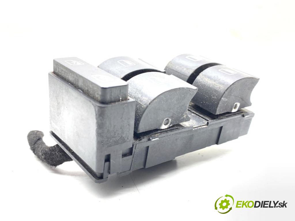 AUDI A4 B6 sedan 2003 125 kW 2.4 2393 Prepínač okien 8Z0959851D (Prepínacie páčky pod volantom)