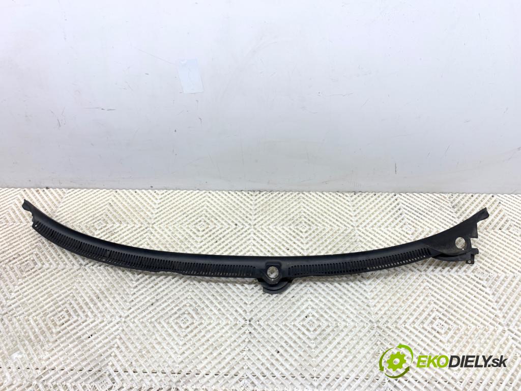 AUDI A4 B6 sedan 2003 125 kW 2.4 2393 Torpédo, plast pod čelné okno 8E1819403 (Torpédo (plast pod čelným sklom))