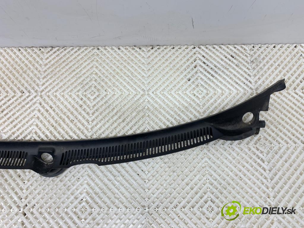 AUDI A4 B6 sedan 2003 125 kW 2.4 2393 Torpédo, plast pod čelné okno 8E1819403 (Torpédo (plast pod čelným sklom))