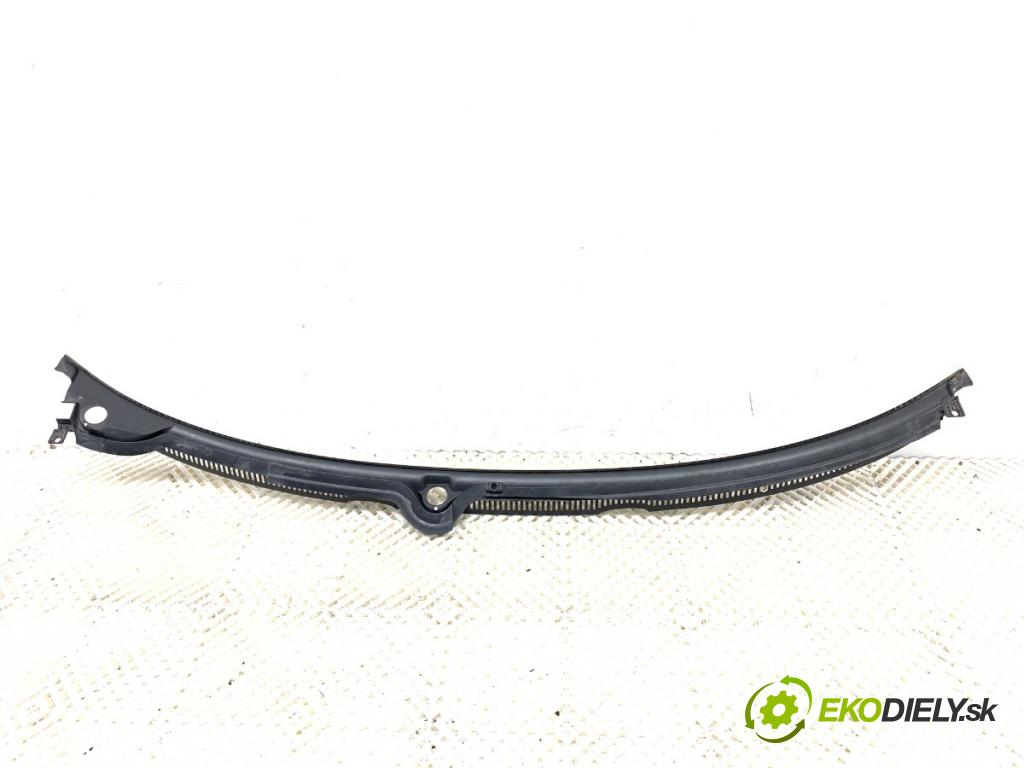 AUDI A4 B6 sedan 2003 125 kW 2.4 2393 Torpédo, plast pod čelné okno 8E1819403 (Torpédo (plast pod čelným sklom))