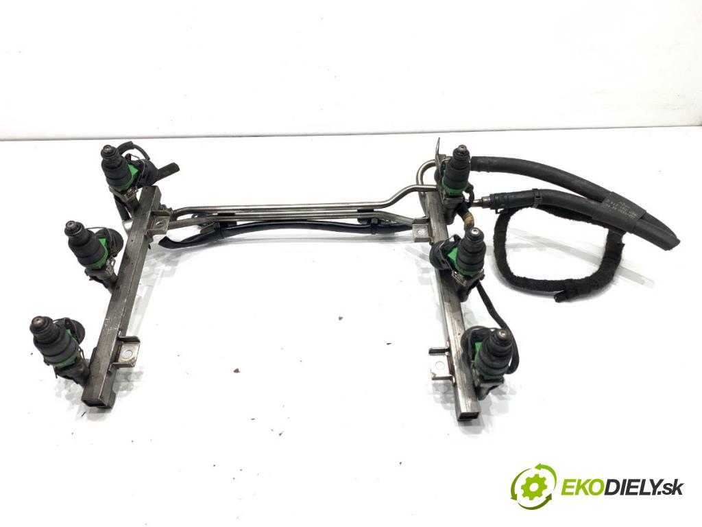 AUDI A4 B6 sedan 2003 125 kW 2.4 2393 Lišta vstrekovacia 078133681BA (Vstrekovacia lišta)