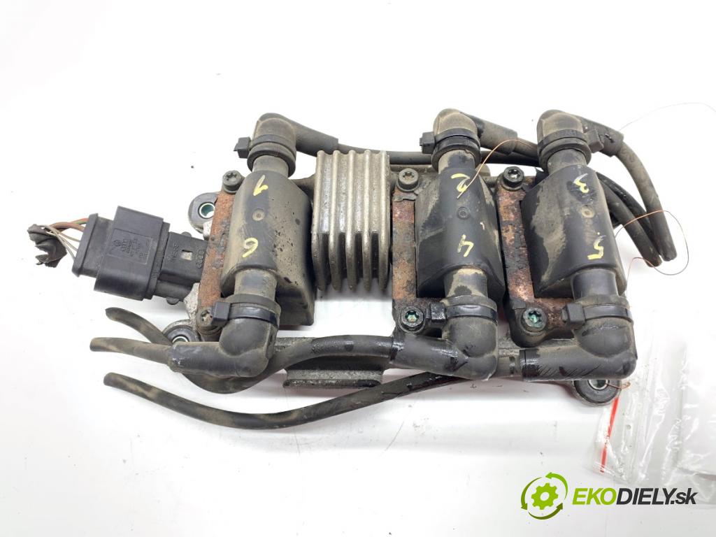 AUDI A4 B6 sedan 2003 125 kW 2.4 2393 Cievka zapaľovacia 078905104 (Zapaľovacia cievka)