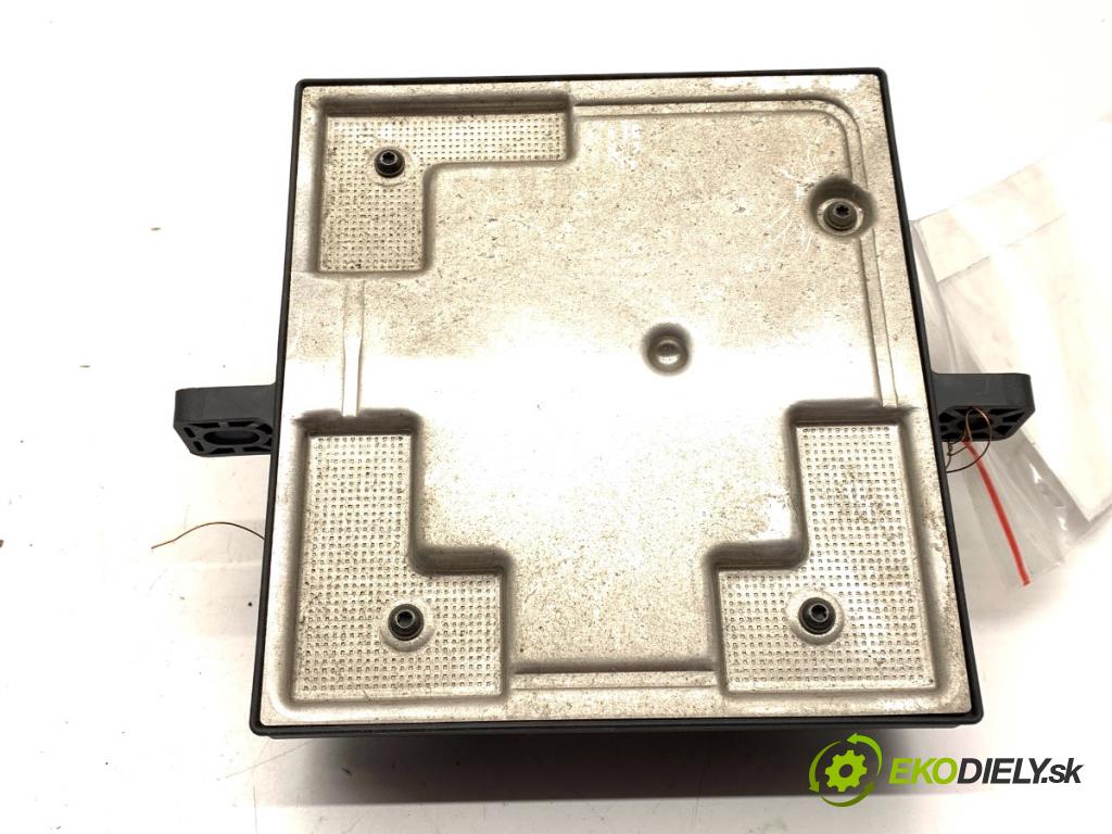 AUDI A4 B6 sedan 2003 125 kW 2.4 2393 Modul svetiel 8E0907279D (Riadiaca jednotka ostatné)