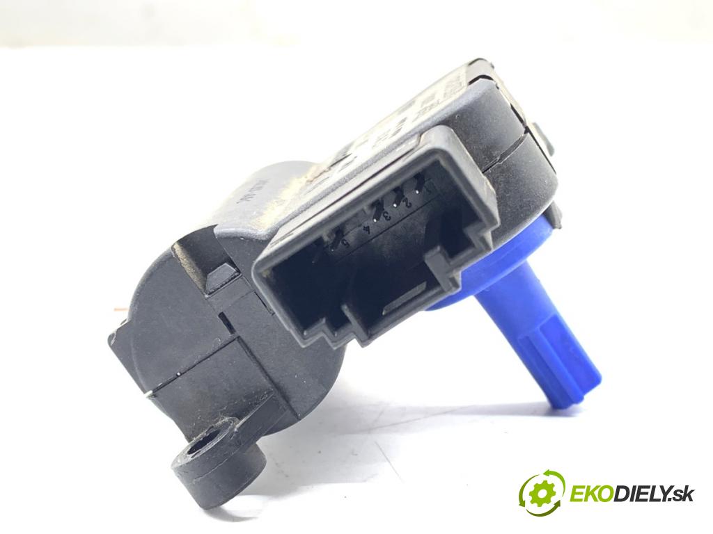 AUDI A4 B6 sedan 2003 125 kW 2.4 2393 Motor kúrenia 8E1820511D