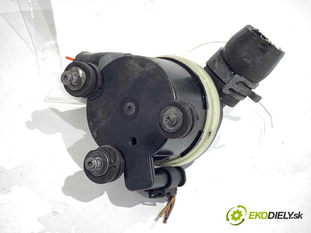 AUDI A4 B8 Kombi 2009 105 kW 2.0 TDI 1968 DALŠÍ: Pumpa vody 03L965561A (Vodná pumpa)