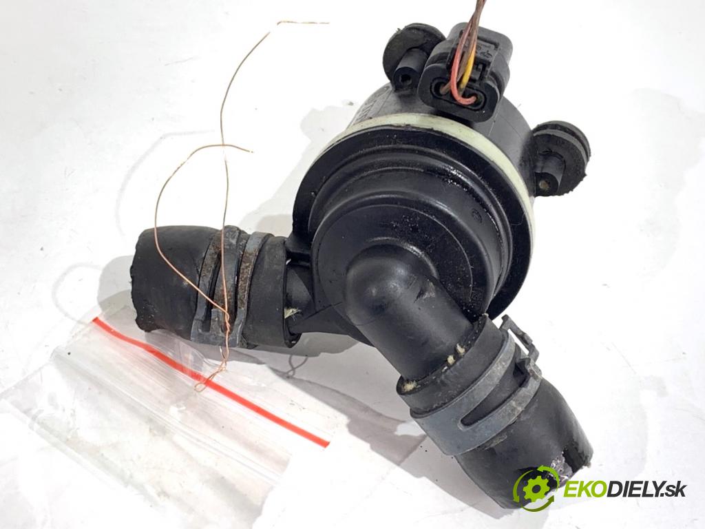 AUDI A4 B8 Kombi 2009 105 kW 2.0 TDI 1968 DALŠÍ: Pumpa vody 03L965561A (Vodná pumpa)