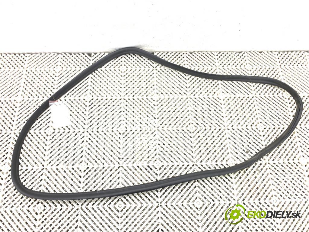 BMW G30 sedan 2021 110 kW 518 d Mild-Hybrid 1995 těsnění dveře zadní část levá strana  (Karoserie ostatní)