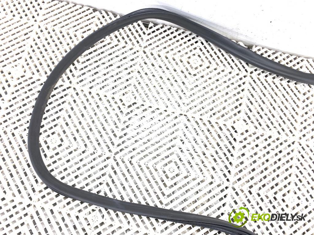 BMW G30 sedan 2021 110 kW 518 d Mild-Hybrid 1995 těsnění dveře zadní část pravá  (Karoserie ostatní)